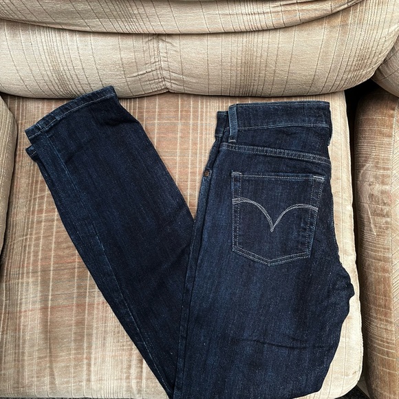 Levi’s Mid Rise Jeans - Picture 1 of 9